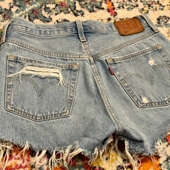 Women’s Levi's 501 Button Fly 27 Blue Cut-Off Distressed Denim Jean Shorts - Picture 11 of 12
